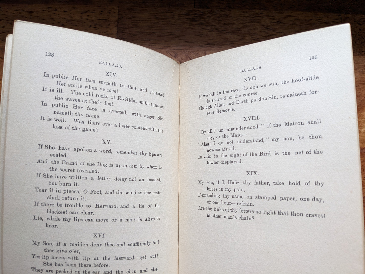 Rudyard Kipling - The Vampires and Other Poems